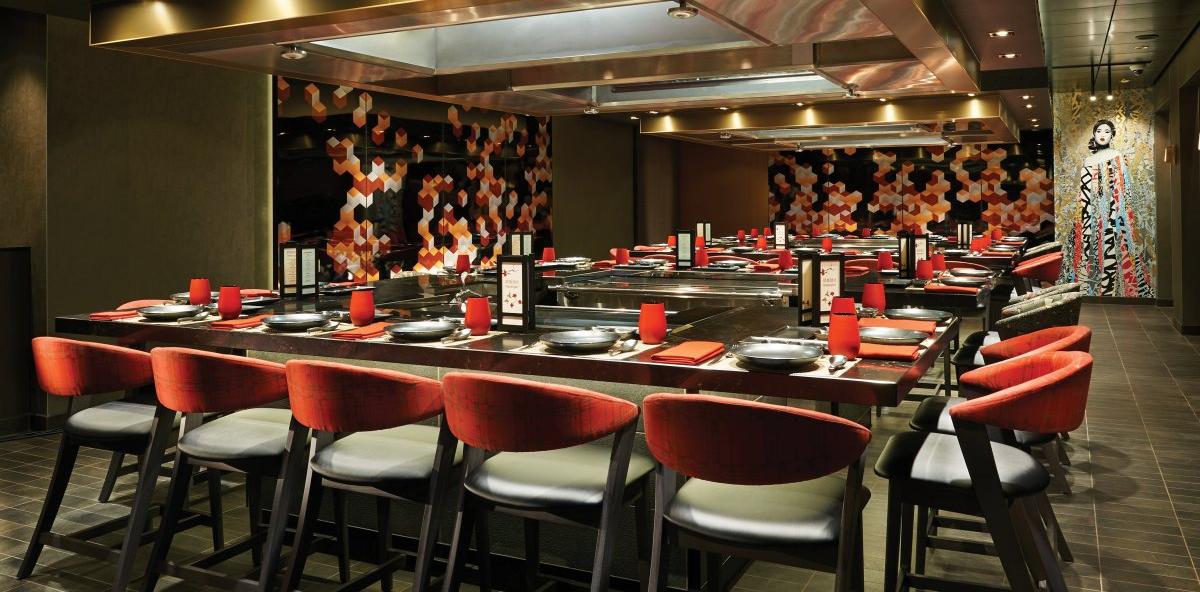 El Restaurante Japonés "Teppanyaki" uno de los Restaurantes más populares de la naviera NCL. CRUCEROS ALASKA NORWEGIAN BLISS CRUCEROS CARIBE NORWEGIAN BLISS CRUCEROS RIVIERA MEXICANA NORWEGIAN BLISS CRUISES ALASKA CRUISES NCL NORWEGIAN BLISS CARIBBEAN NCL CRUISES NORWEGIAN BLISS #NorwegianBliss #CruiseNorwegian #Alaska #AlaskaCruises #CaribbeanCruises #AlaskaNCL #CaribbeanNCL #CrucerosEstadosUnidos #CrucerosSeatttle #SeattleCruises #NewShip #Teppanyaki